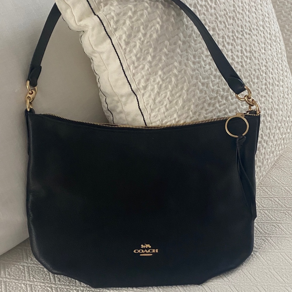 Coach Elegant Black Leather Shoulder Bag